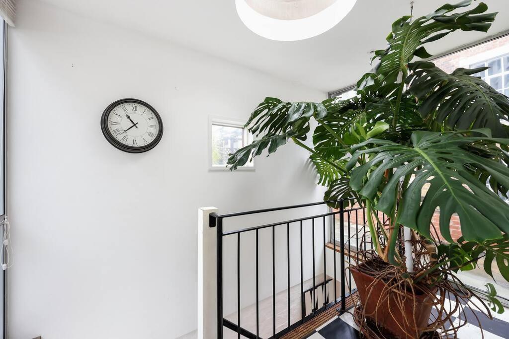 Two-bedroom Short Term & Flexible Renting Hackney With Free Wifi And Roof Terrace! *